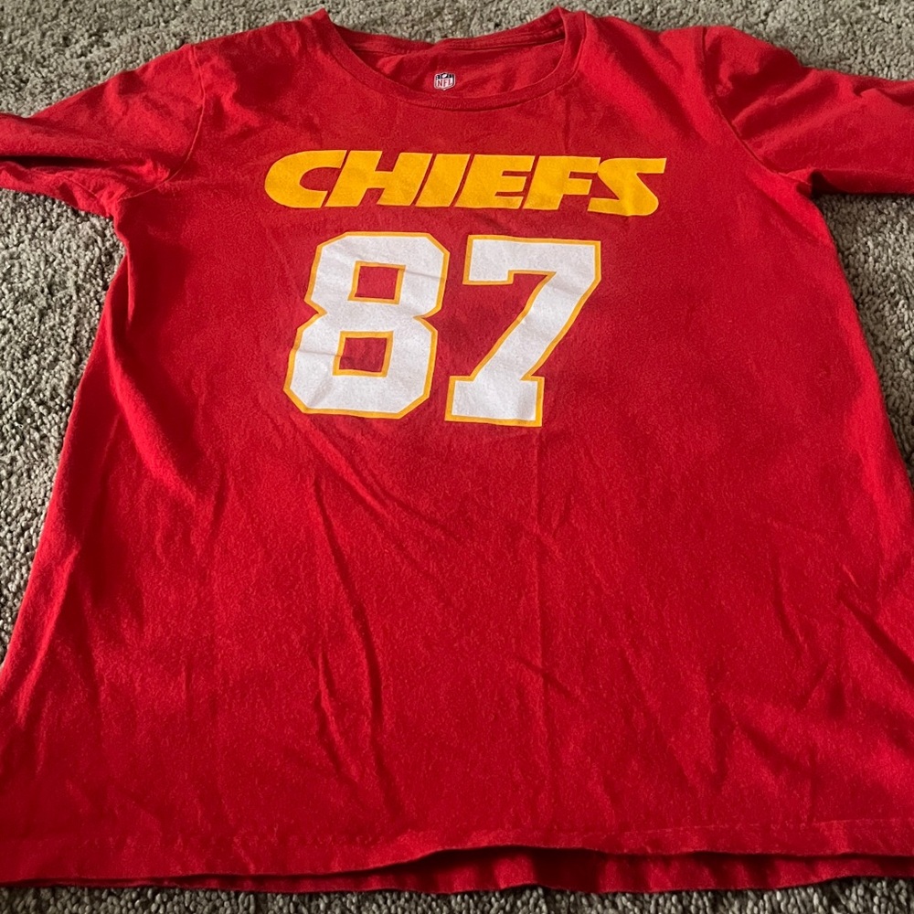 NFL Red Cotton Travis Kelce t-Shirt
With Chiefs logo and 87